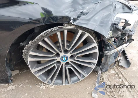 2018 BMW 530E z USA, uszkodzony, nr VIN WBAJA9C52JB033209